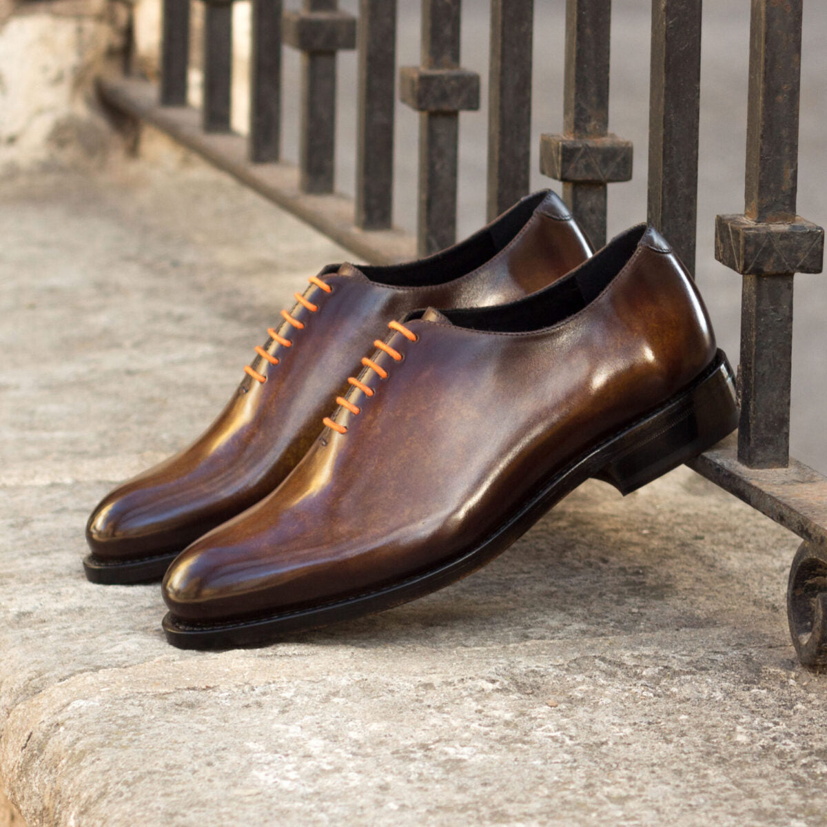 Plain Patina Leather Wholecut Shoes